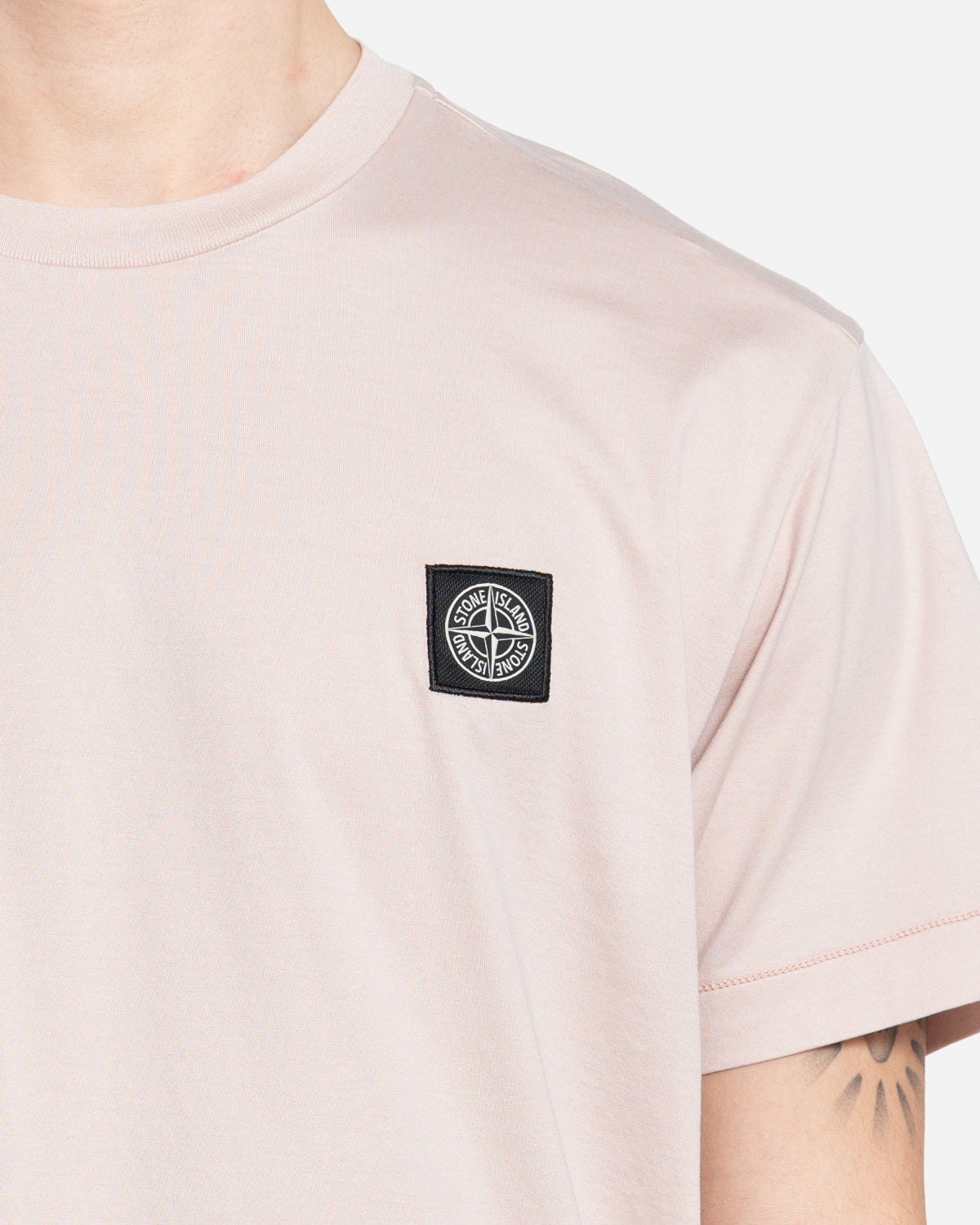 T-Shirt à Écusson Rose